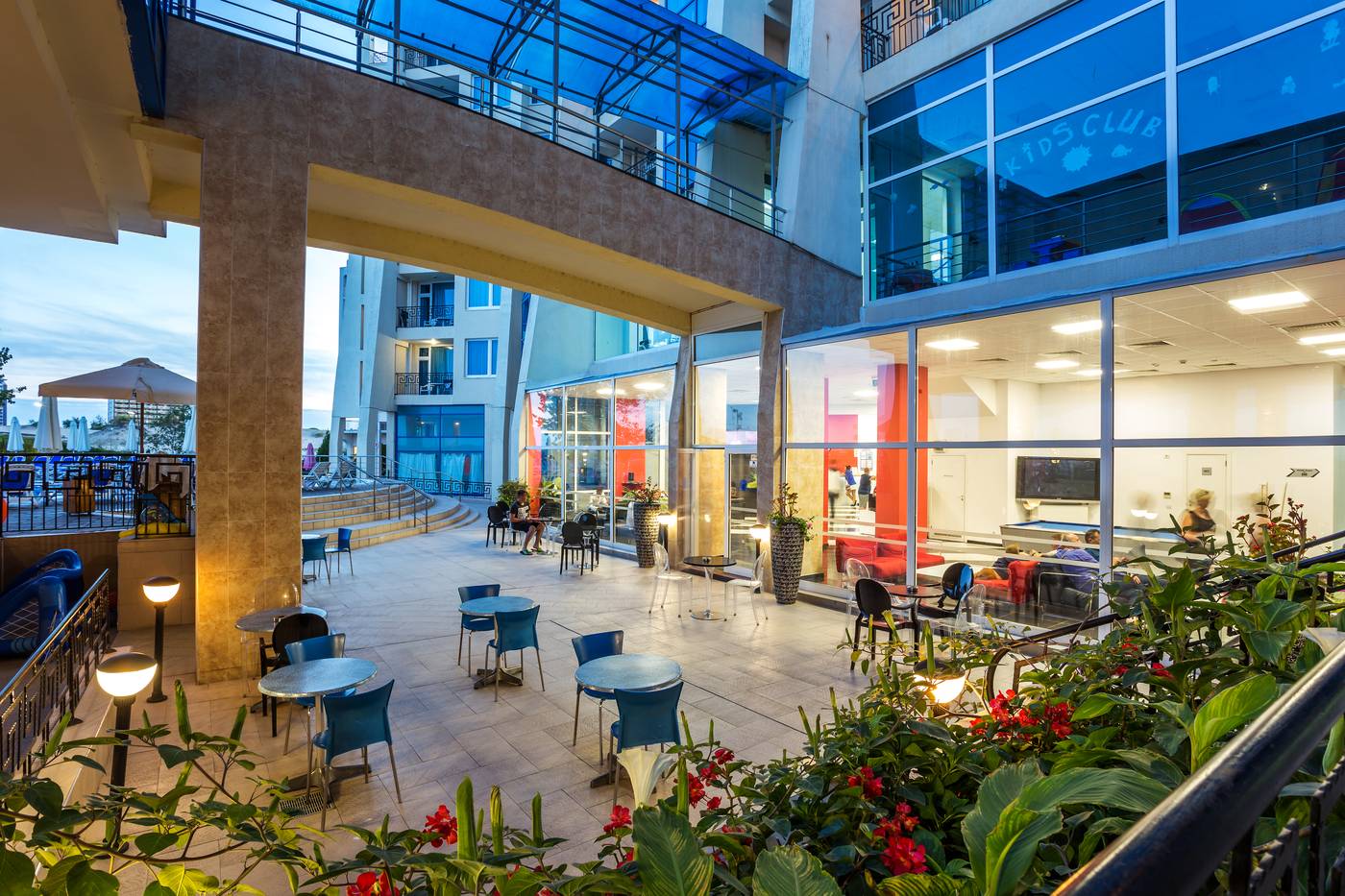 Blue-Pearl-Hotel-Lobby-48