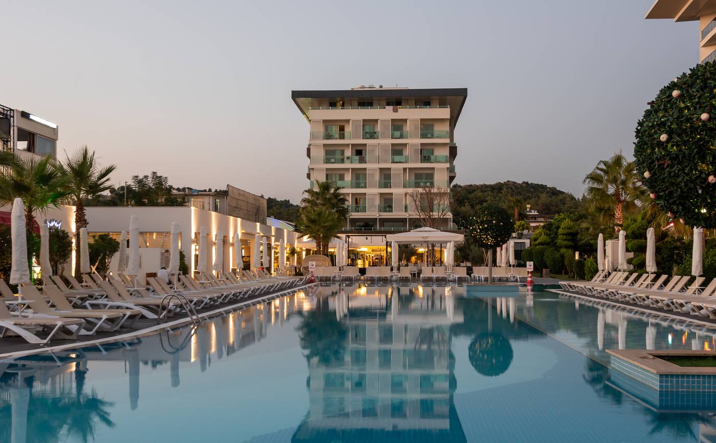 White City Resort Hotel | Antalya | £30pp Deposits