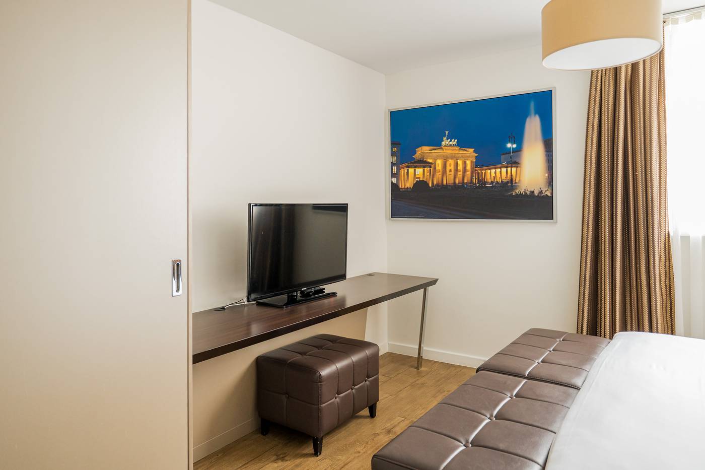 Two-Hotel-Berlin-by-Axel-Room-9