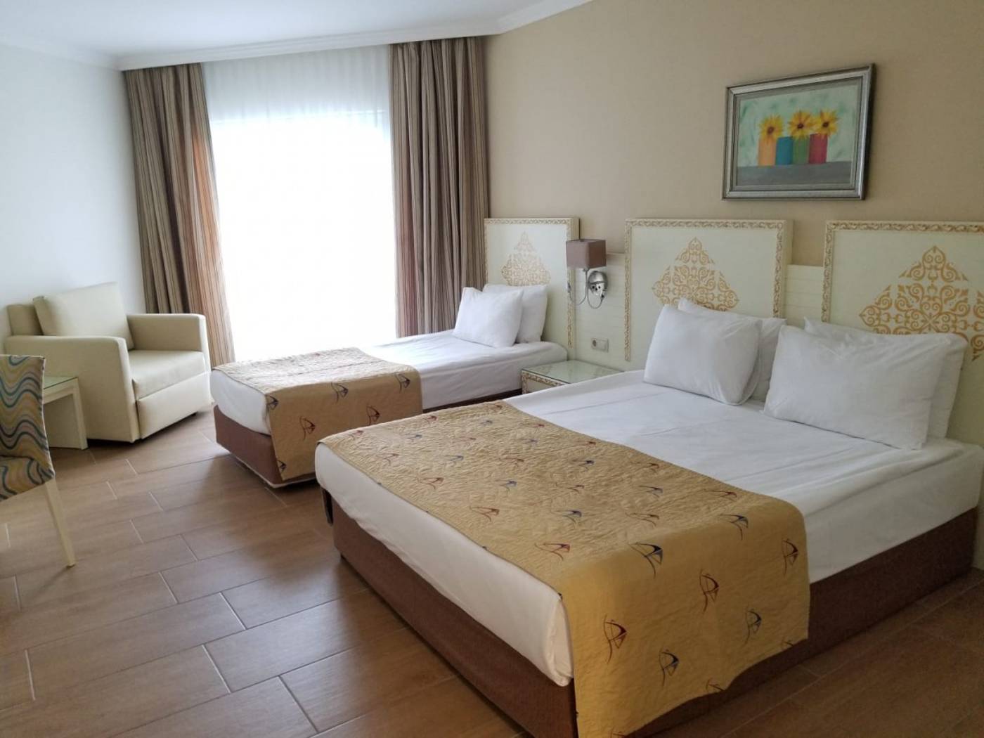 Crystal-Admiral-Resort-Room-26
