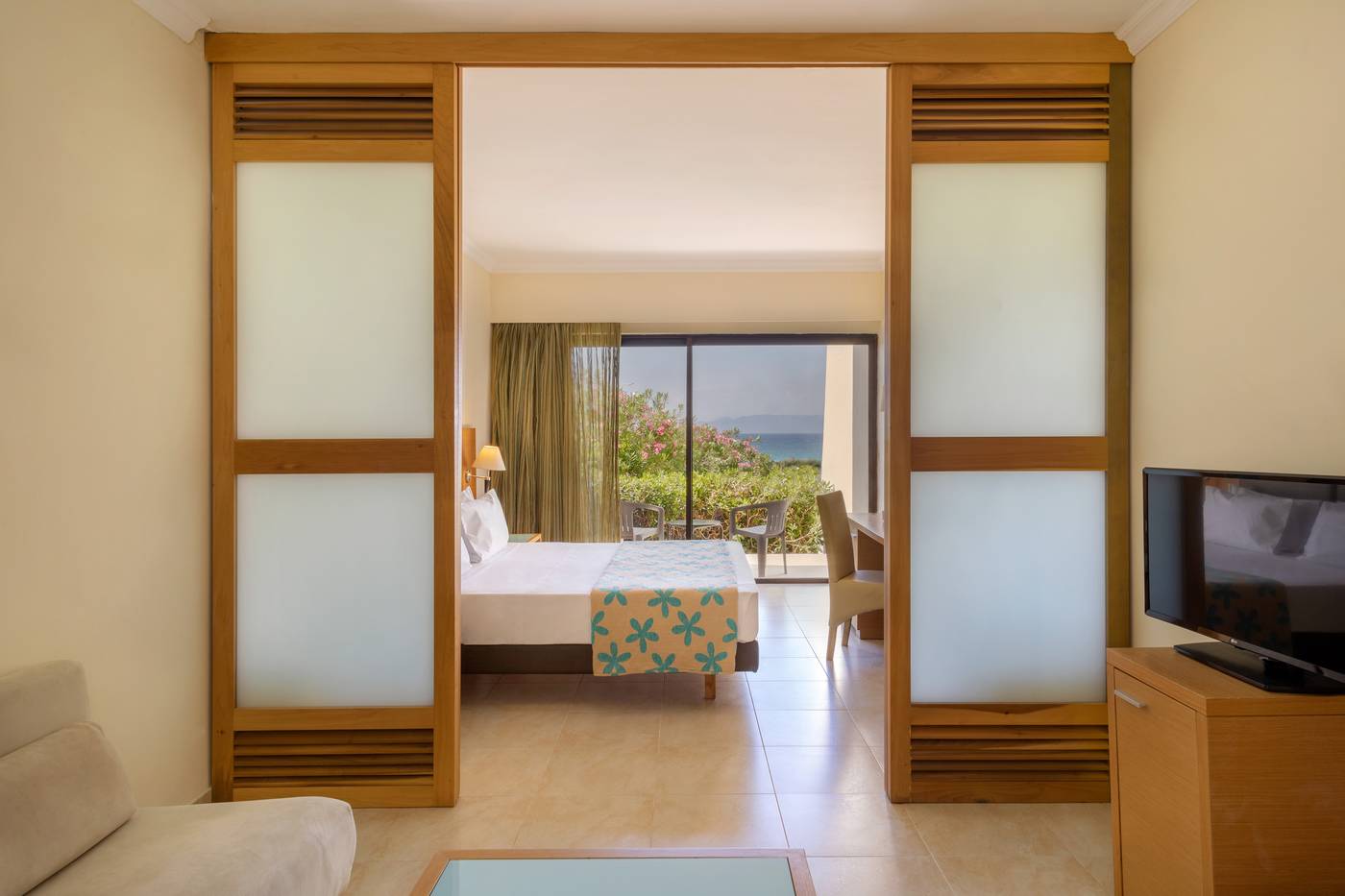 13.03.25 Sol Cosmopolitan