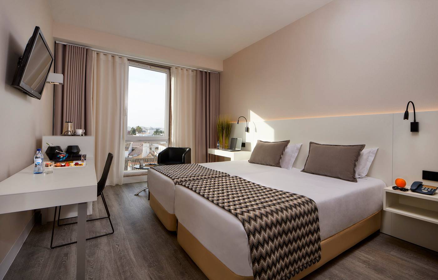 Faro---Beach-Club-Room-10