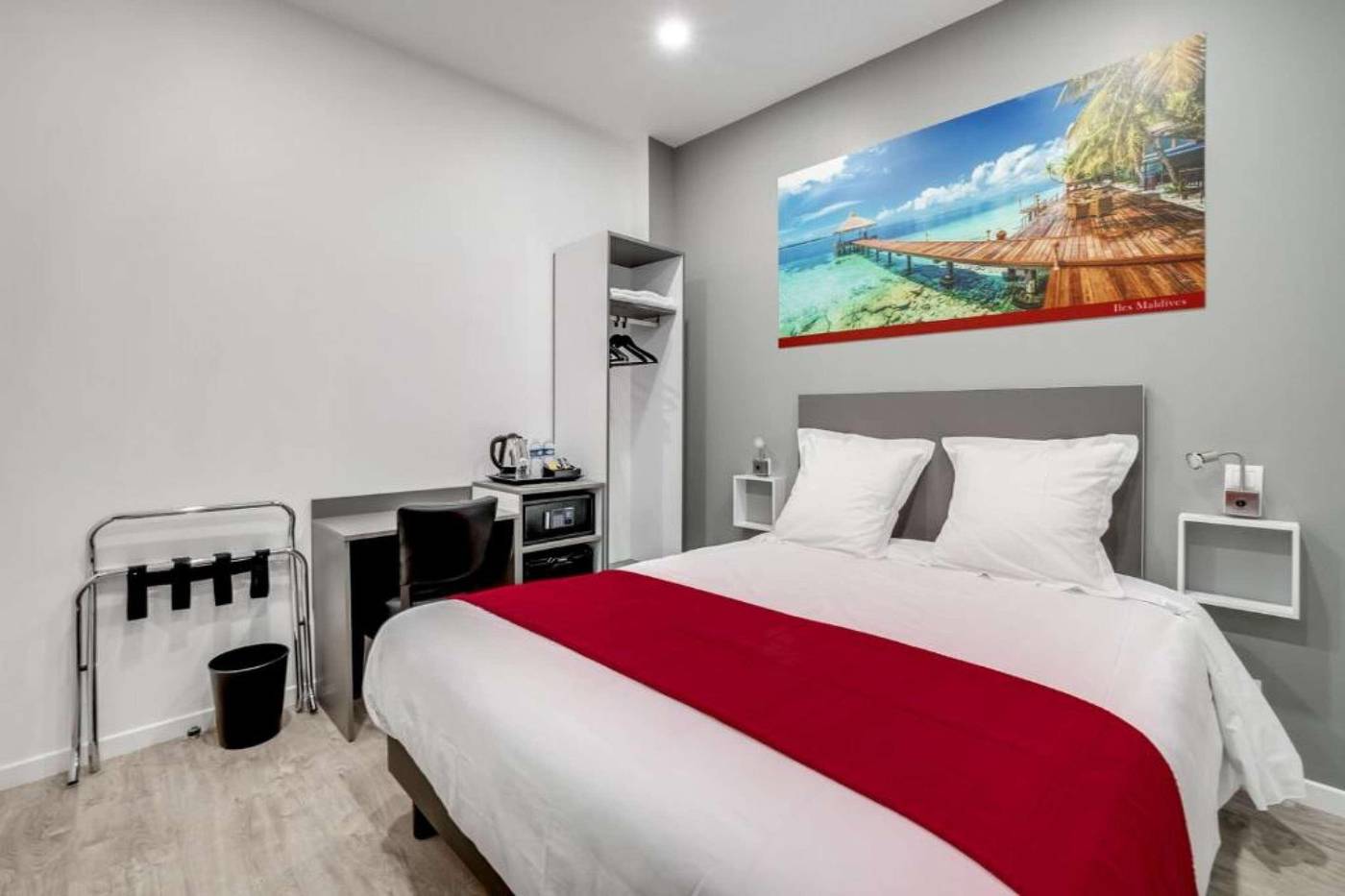 Paris-Hotel-Clichy-Room-12