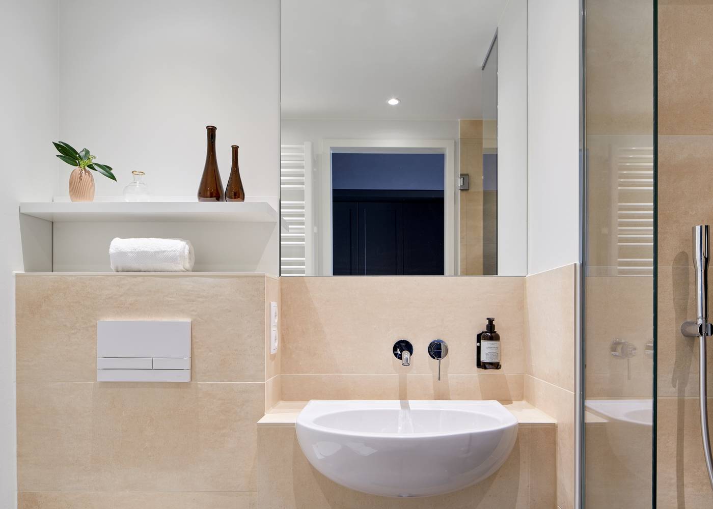 Schwan-Locke--Landwehrstrasse-Room-46