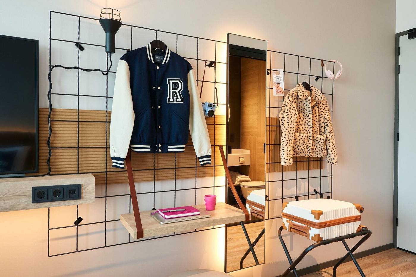 Moxy-Amsterdam-Schiphol-Airport-Room-4