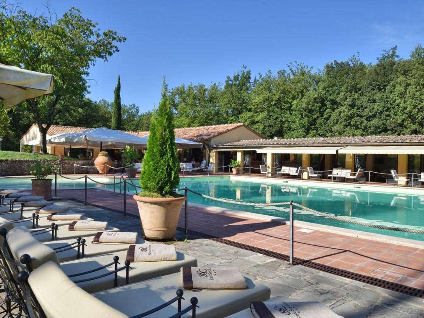 Hotel-Borgo-San-Luigi-Pool-53