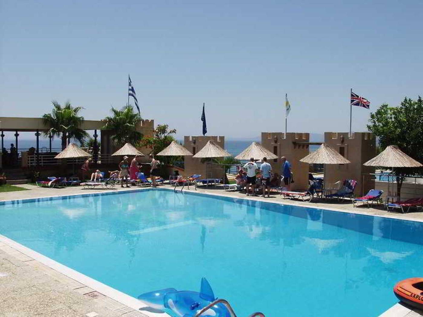 Ilyssion-Hotel-Pool-11