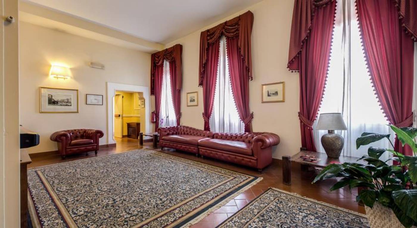 Antico-Palazzo-Rospigliosi-Lobby-8