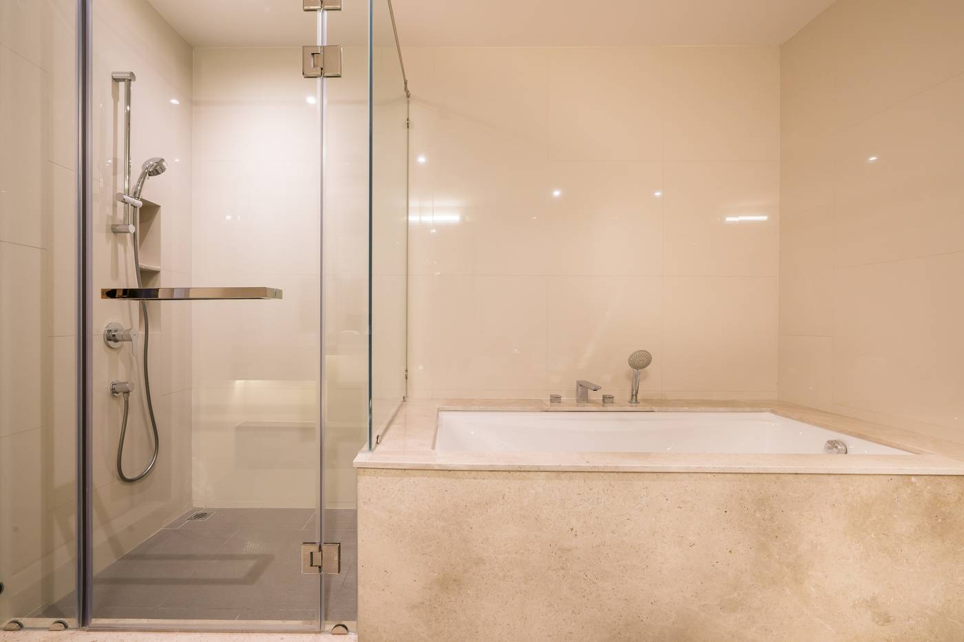 The-Key-Premier-Hotel-Sukhumvit-Room-37