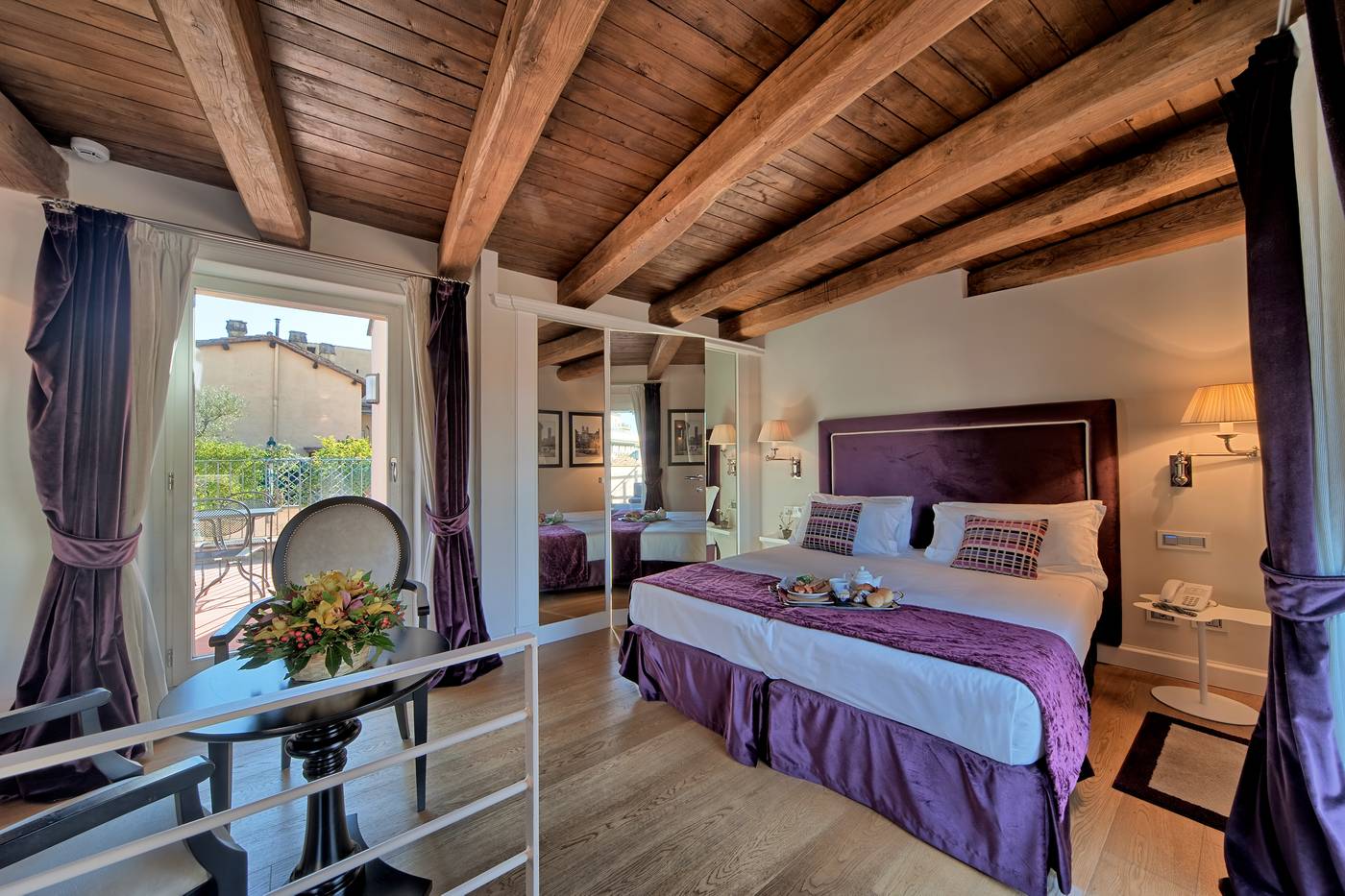 Trevi-Palace-Luxury-Inn-Room-7