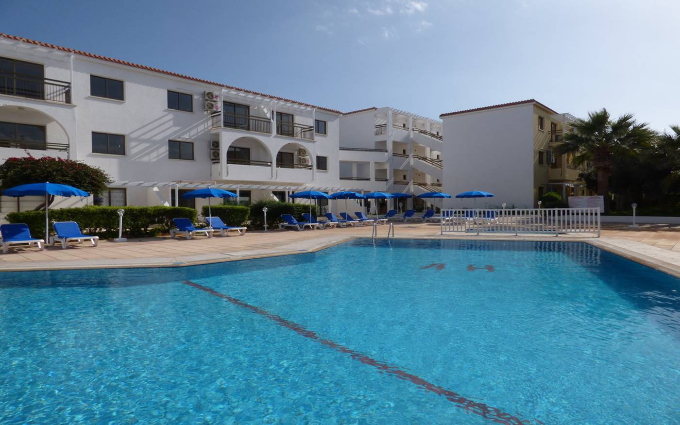 Amore-Hotel-Apartments-Pool-2