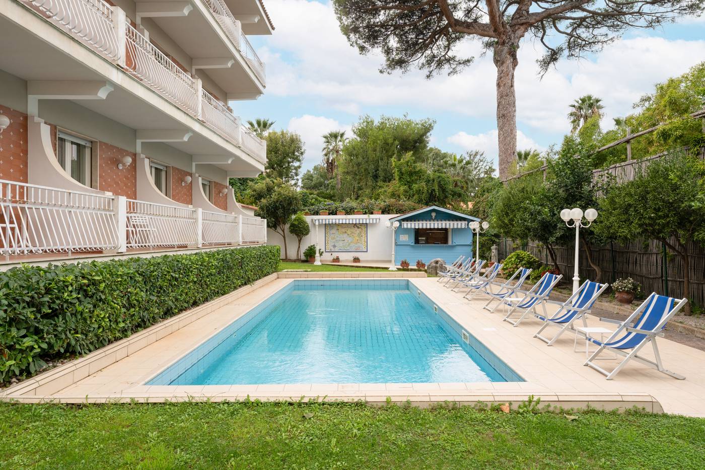 Eliseo-Park-s-Pool-1