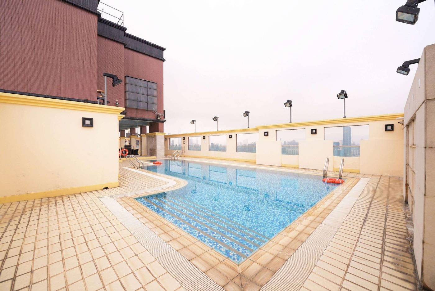 Ramada-Hong-Kong-Grand-View-Pool-3
