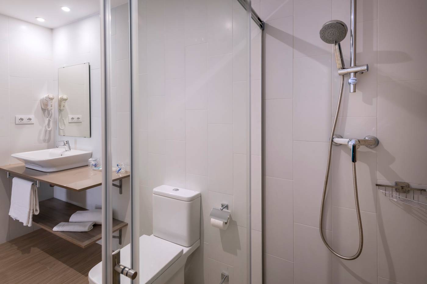 4R-Meridia-Mar-Room-28