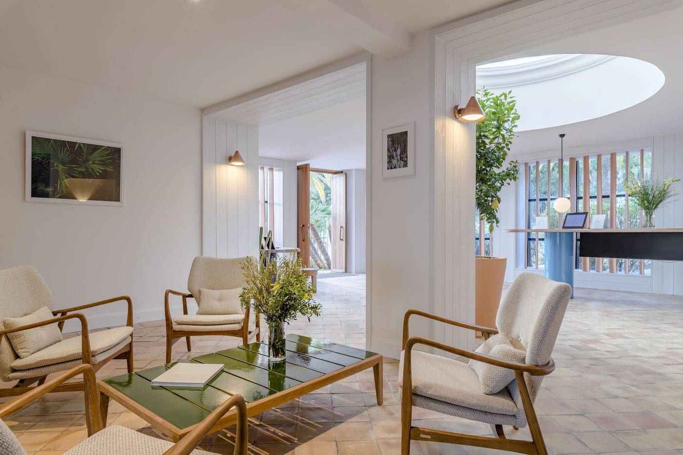 Hotel-Le-Bailli-de-Suffren-Lobby-47