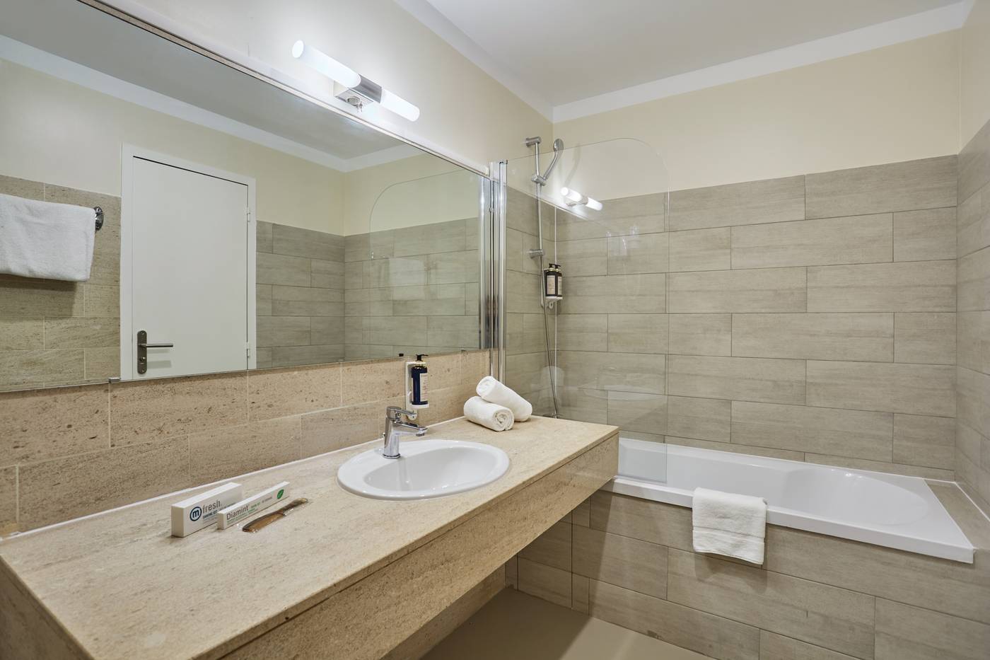 HOTEL-BEAUQUARTIER-MONTMARTRE-Room-25