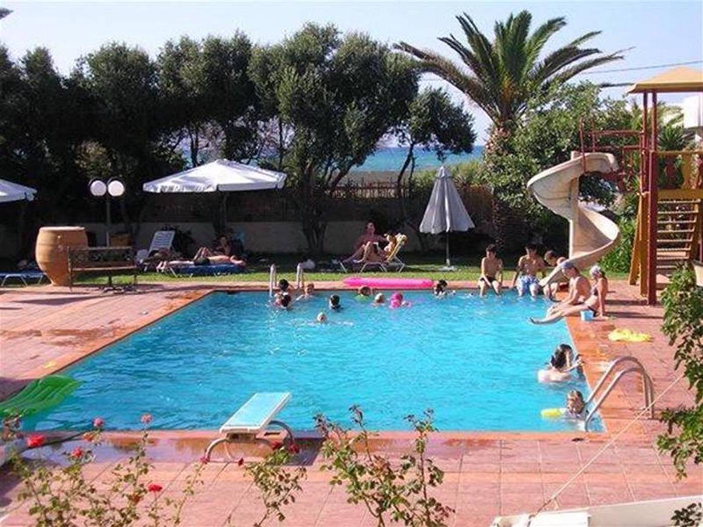 Kritzas-Beach---Bungalows-Pool-7