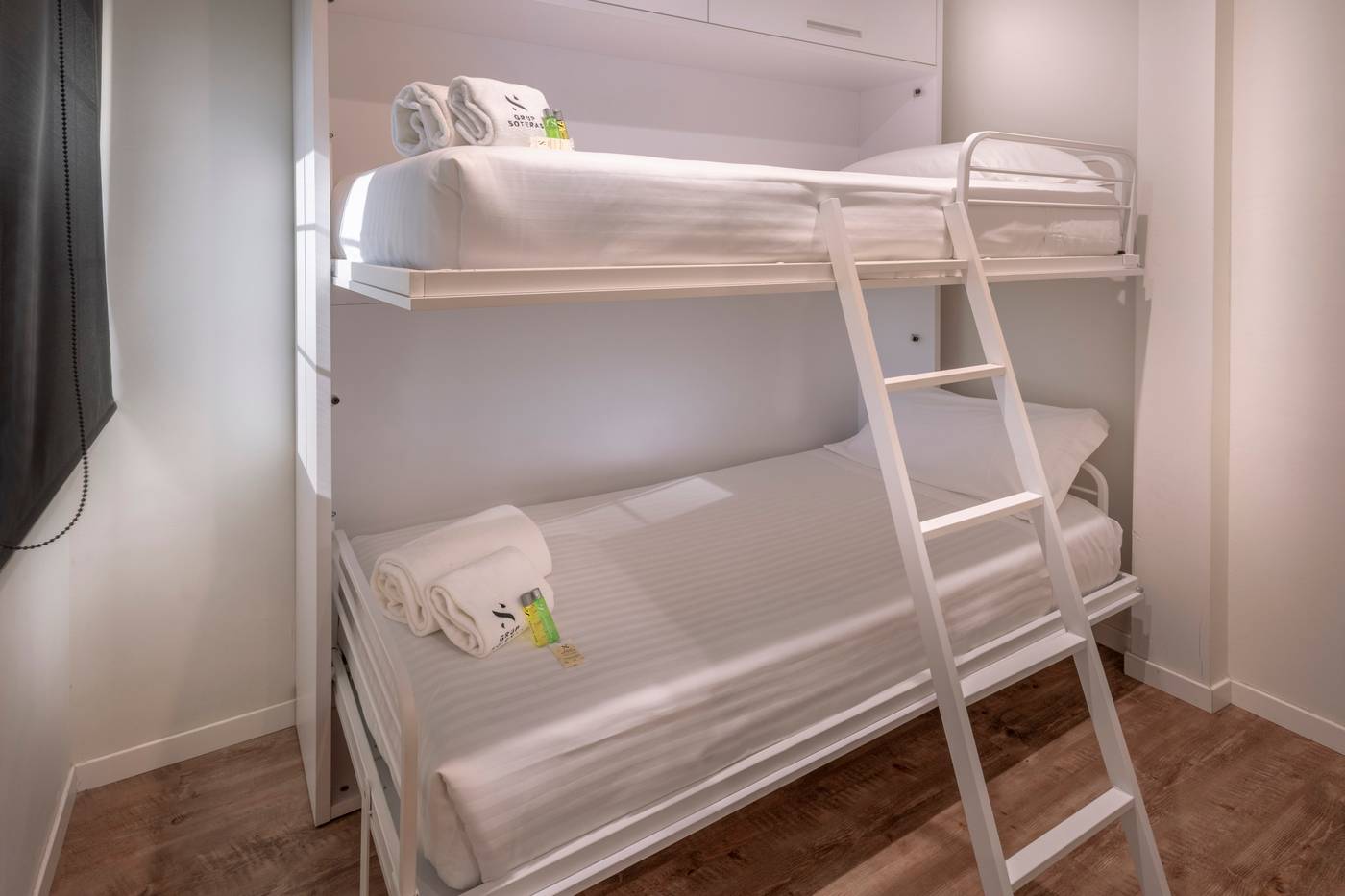 Apartamentos Playa De Castelldefels-Spain-Castelldefels-Room-1