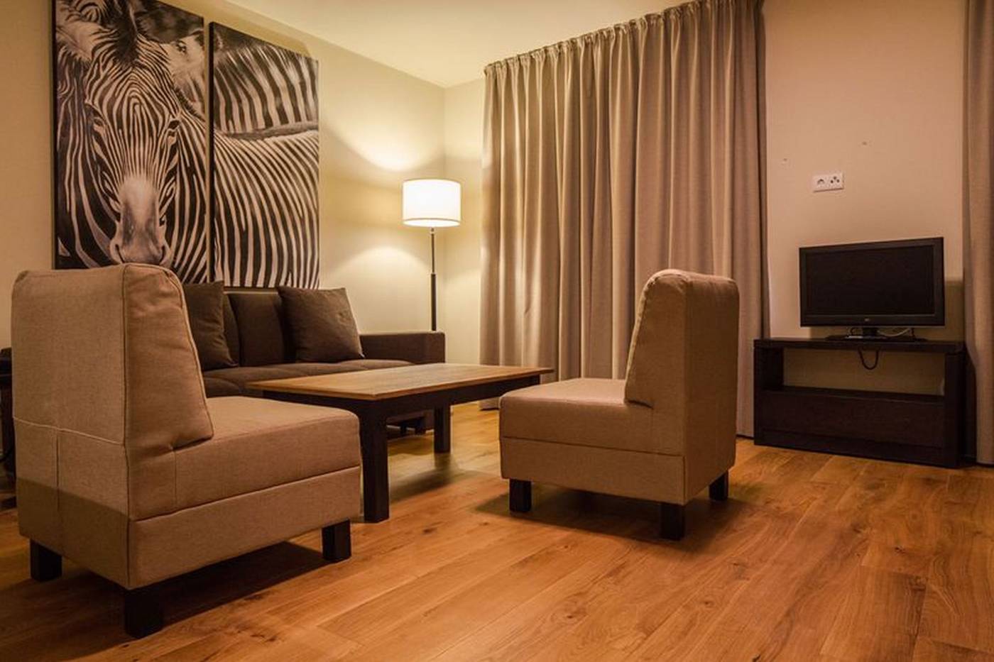 Mondrian-Suites-Hotel-Berlin-Checkpoint-Charlie-Room-14