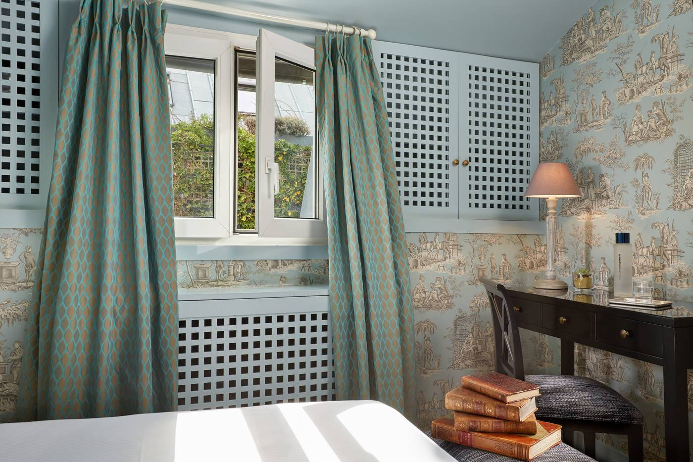 Saint-Germain---Paris-Room-6