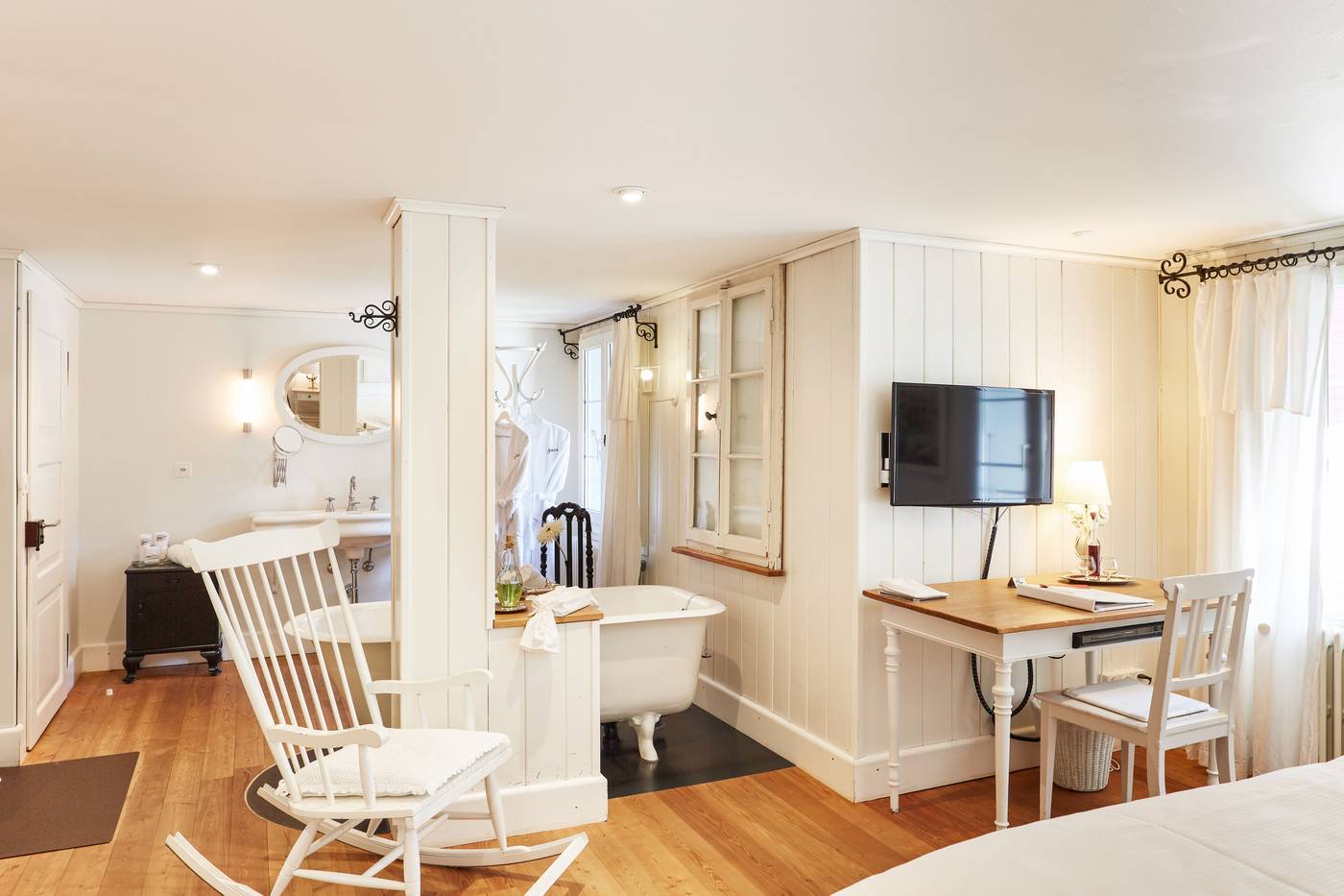 Boutique-Hotel Schluessel-Switzerland-Beckenried-Room-8