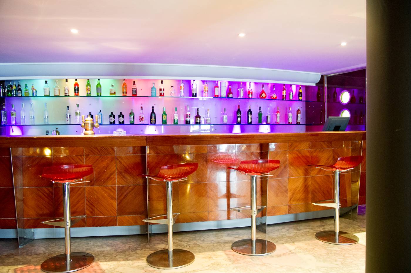 Garden-Beach-Hotel-Bar-20