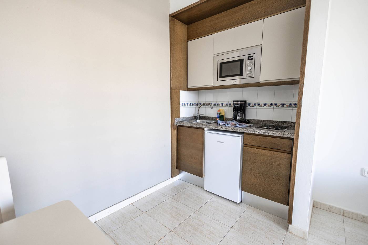 CayBeach-Sun-Room-29