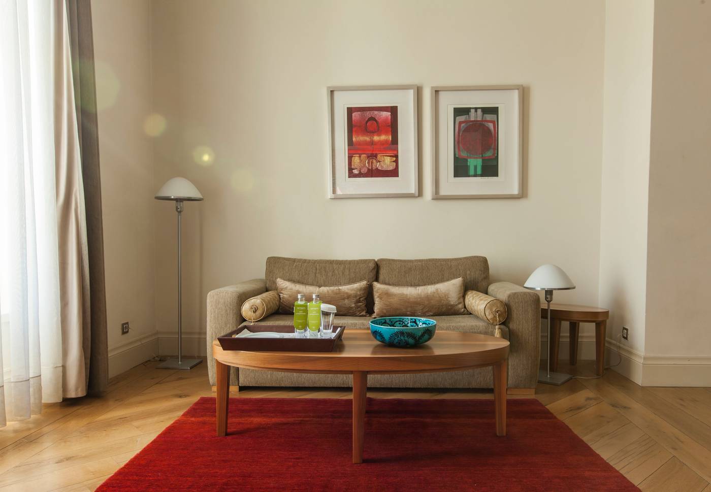 Tomtom-Suites-Room-10