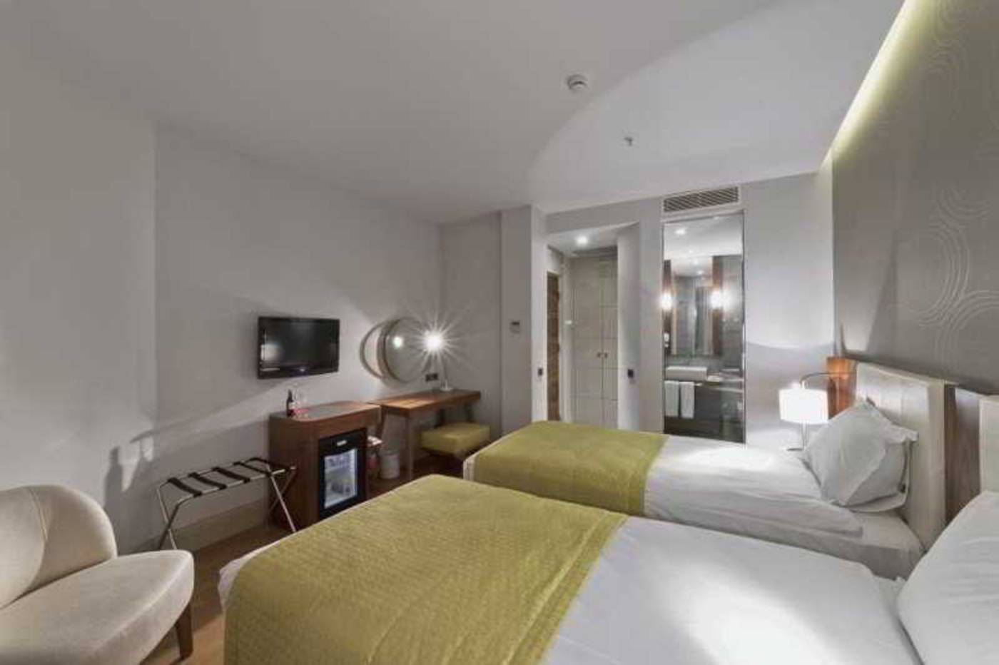 Four-Points-Express-by-Sheraton-Istanbul-Taksim-Room-25