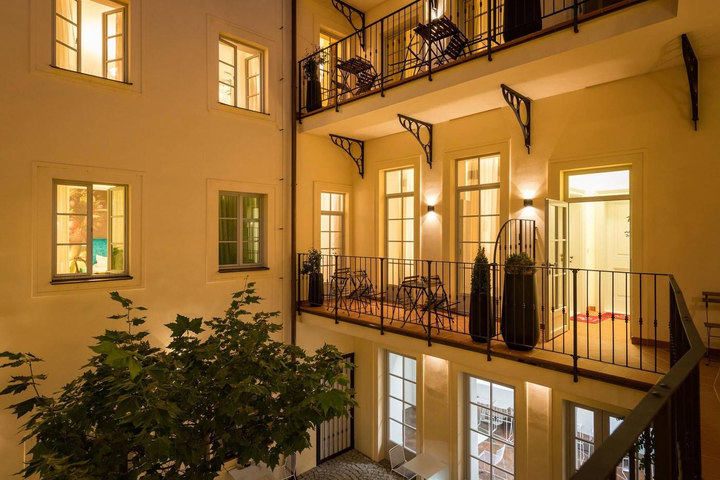 Old-Royal-Post-Hotel-General-view-1