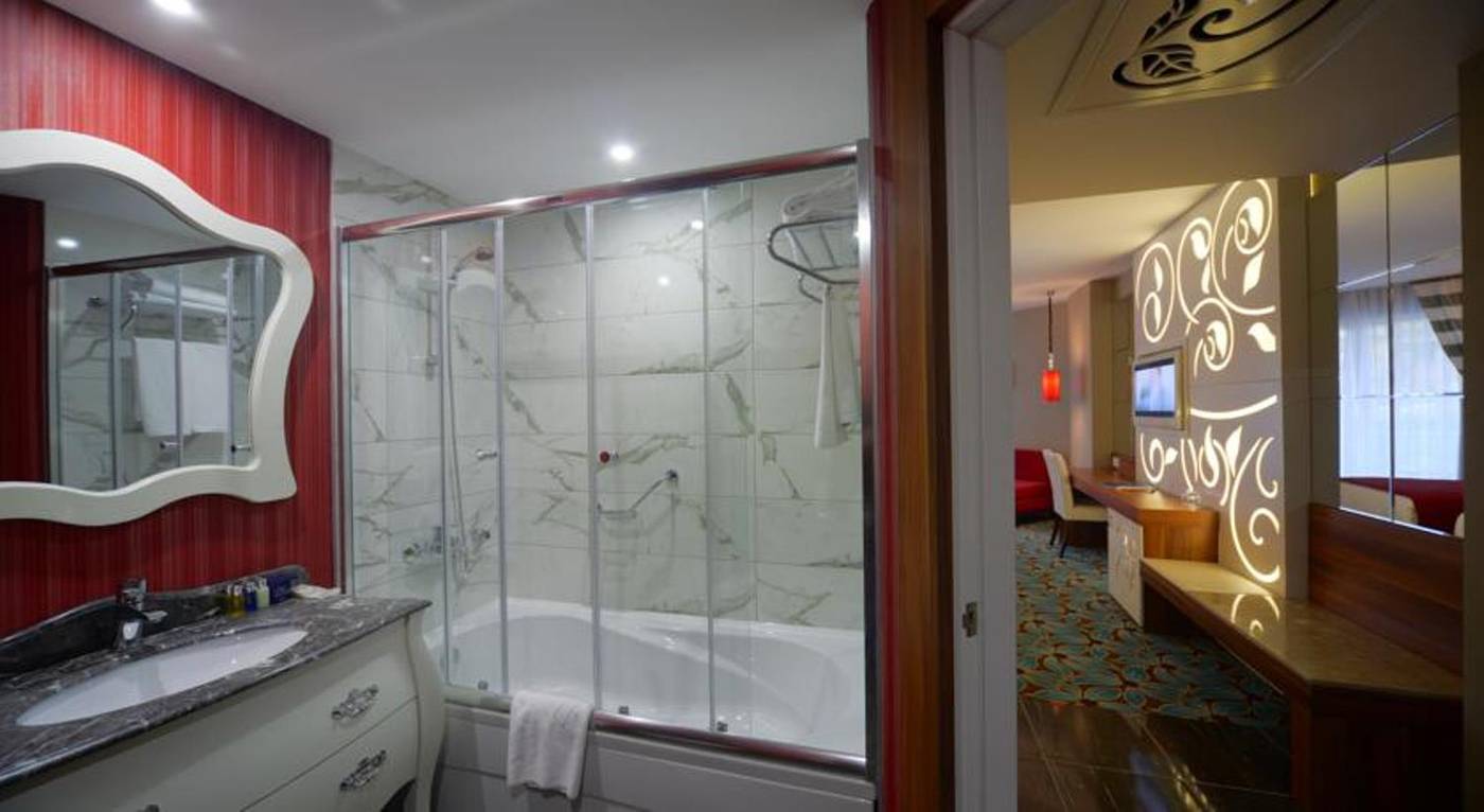 Vikingen-Infinity-Resort---Spa-Room-31