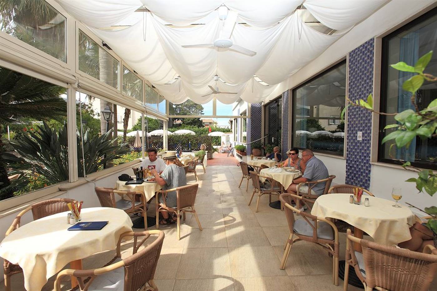 Hotel-Caravel-Restaurant-44