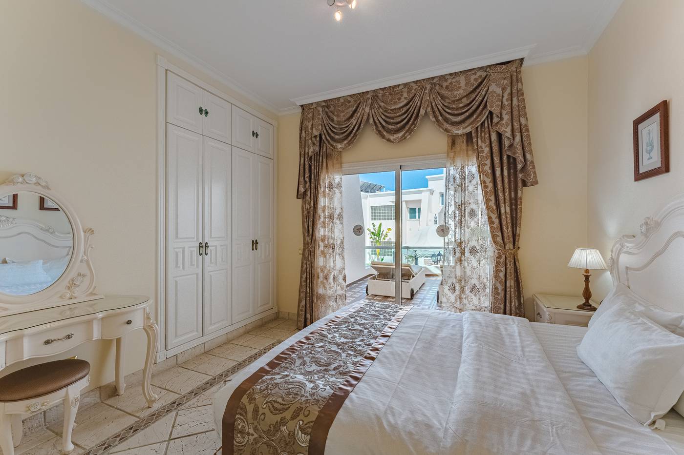 Flamingo-Suites-Room-46