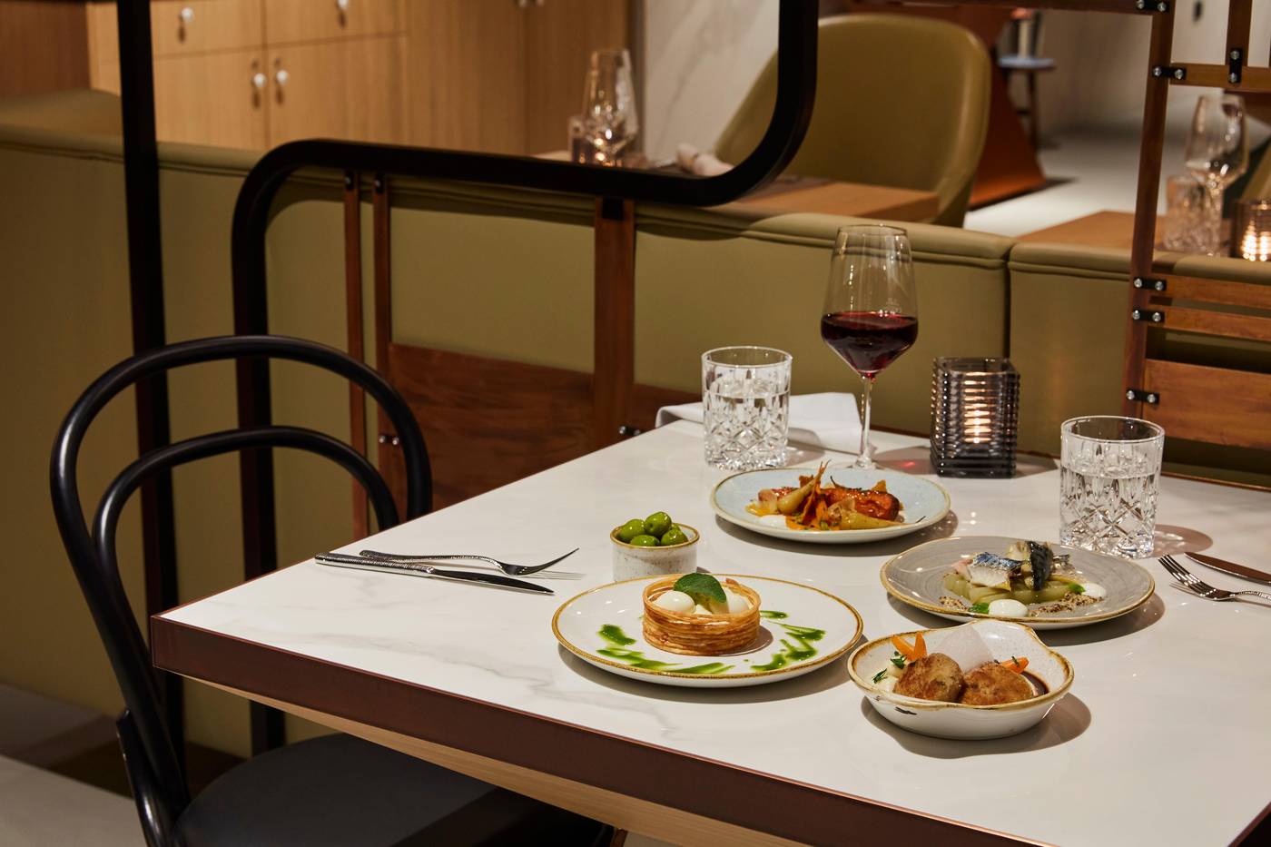 Hotel-Indigo-Berlin---East-Side-Gallery-Restaurant-25