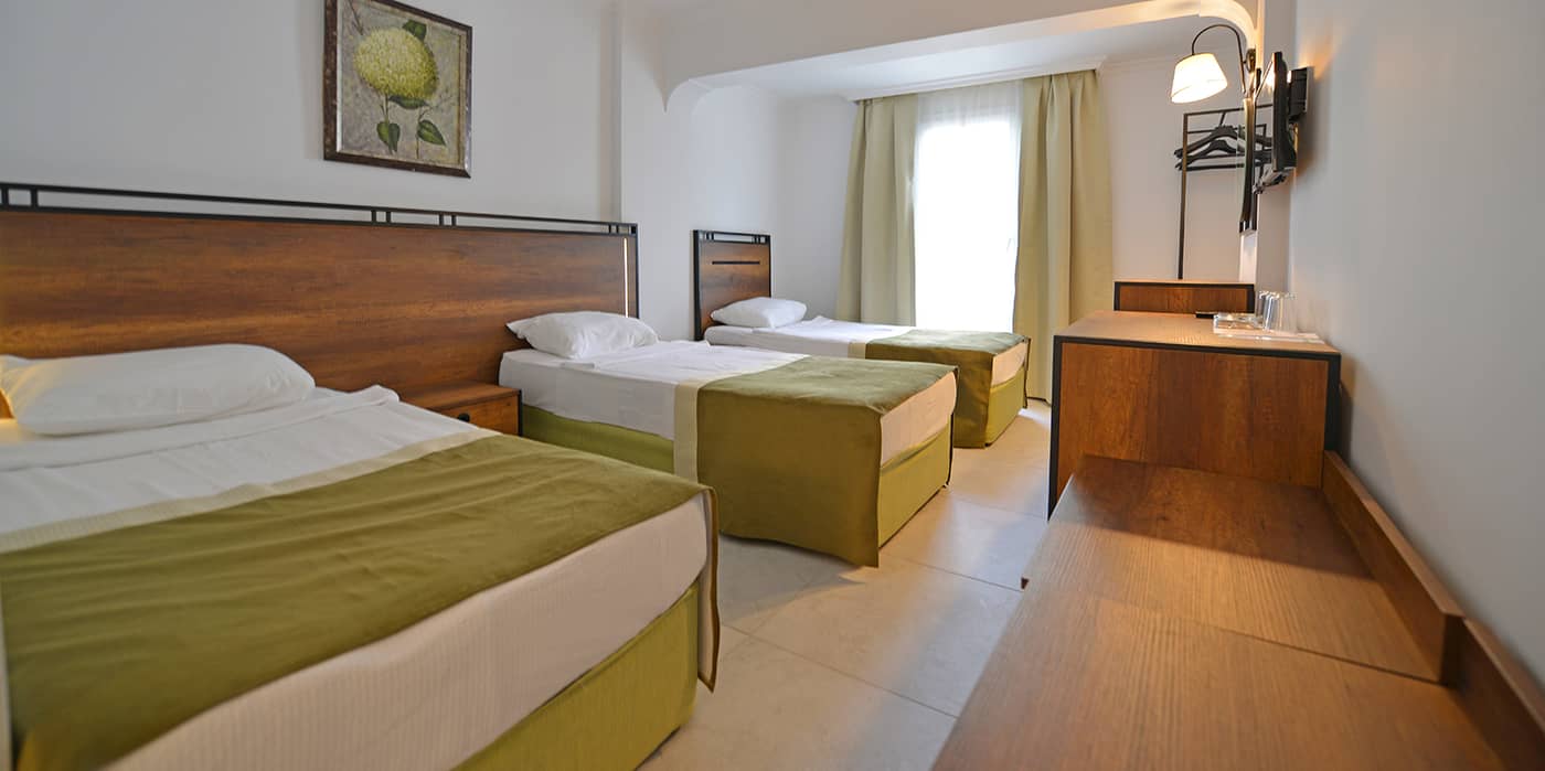 Bitez-Garden-Life-Room-35