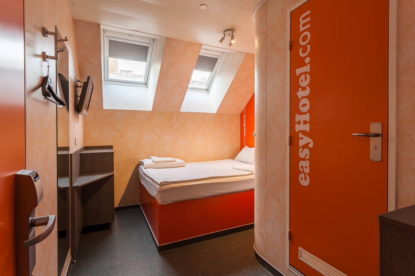 Easyhotel-Budapest-Oktogon-Room-9