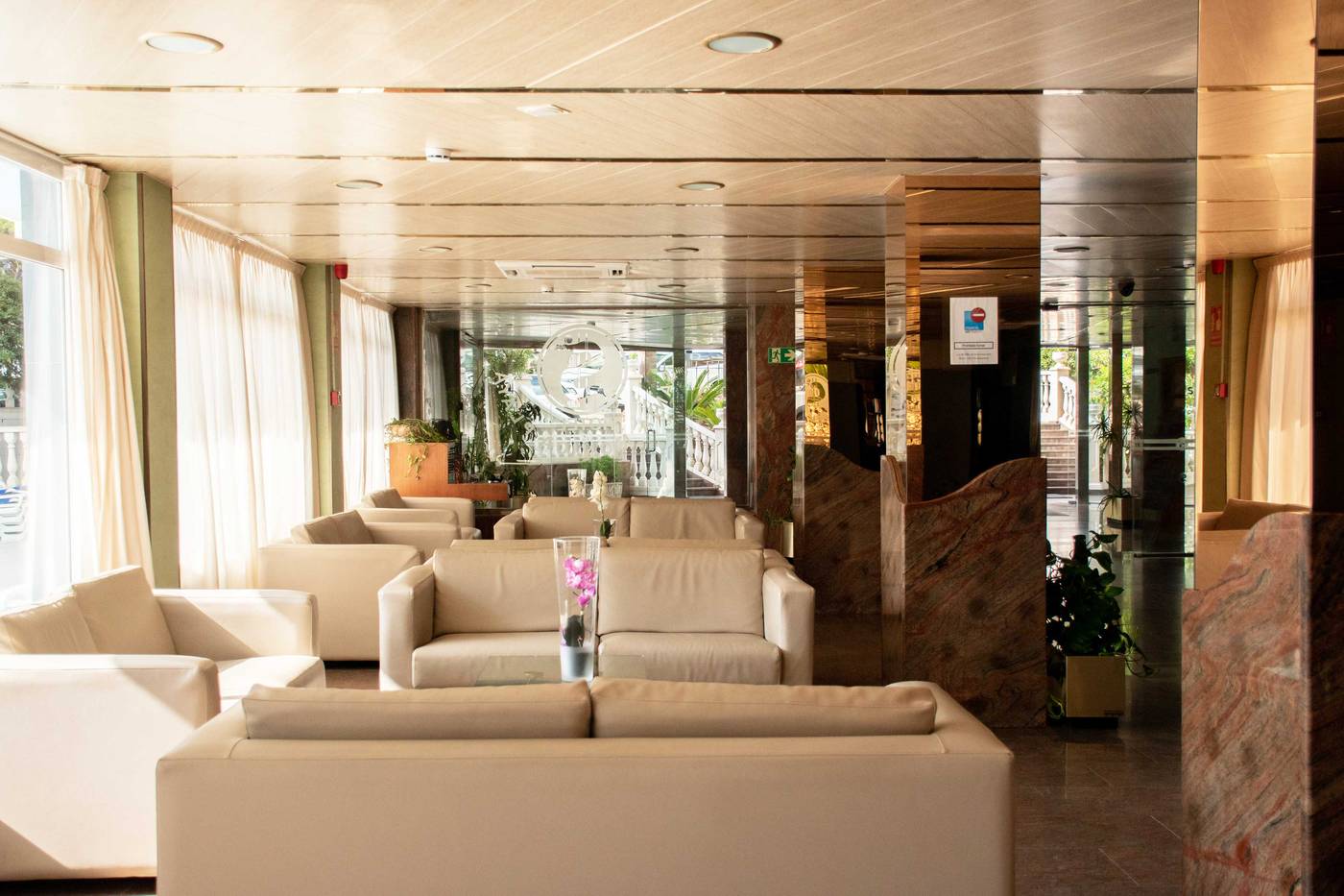 Santa-Monica-Playa-Lobby-29