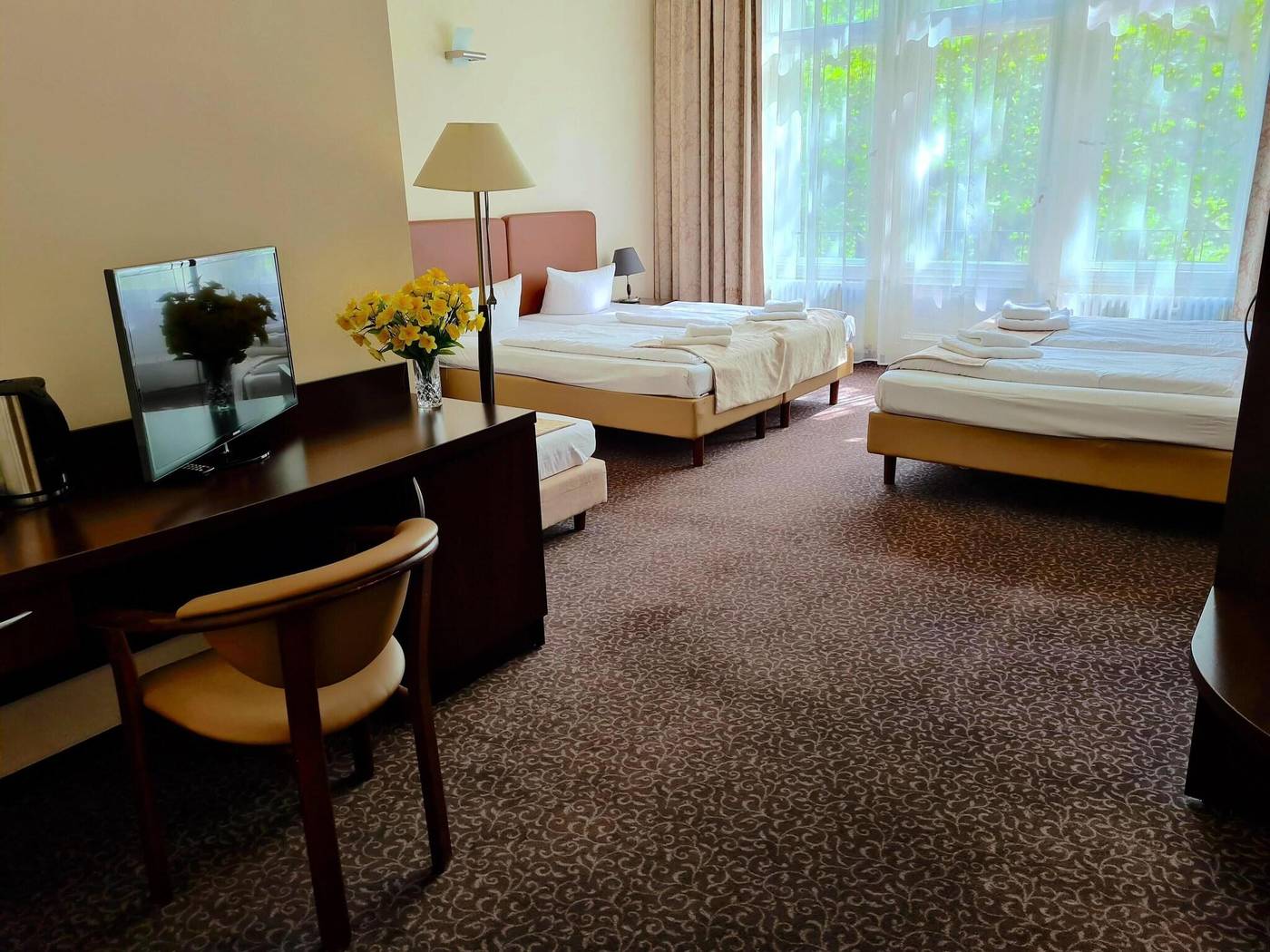 Upper-Room-Hotel-Room-31