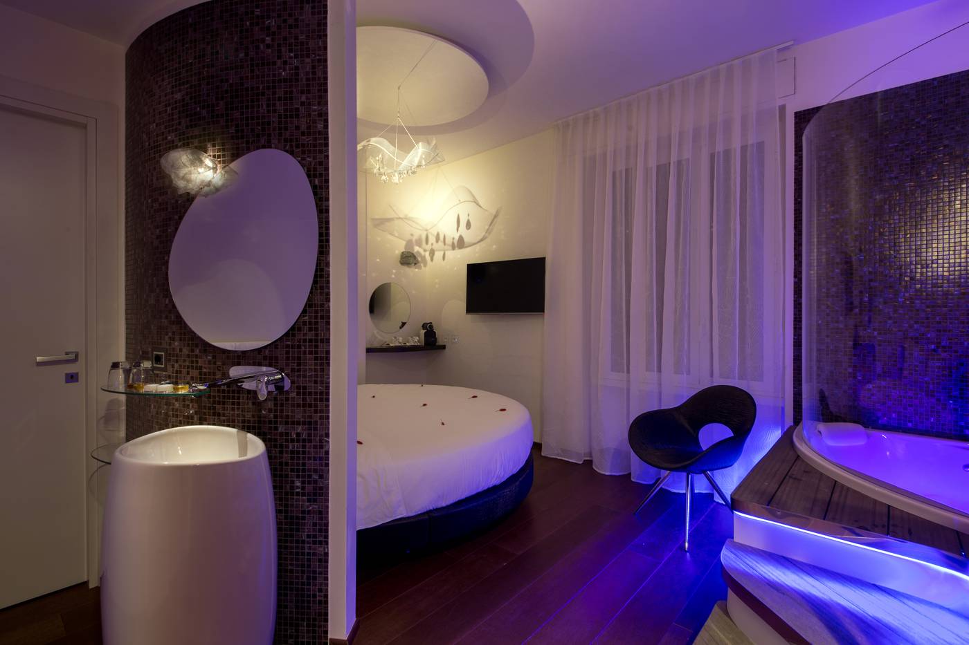 SuiteSistina-For-Brave-Lovers-General-view-20