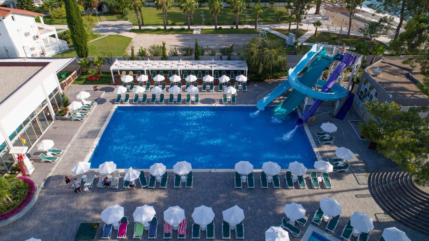 Barut-Kemer-Resort-Pool-3
