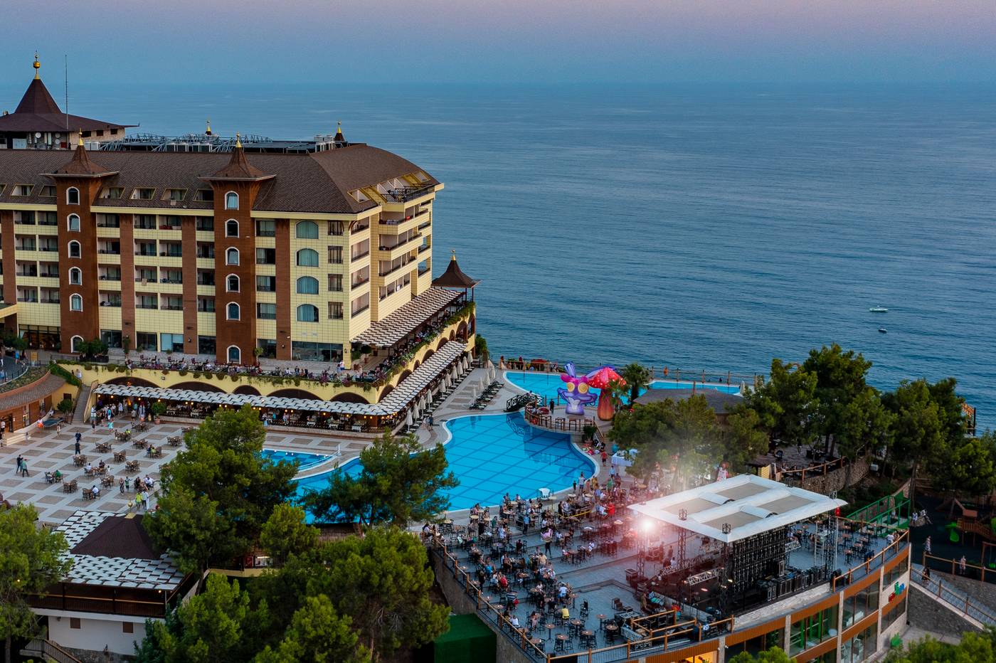 Utopia World Hotel