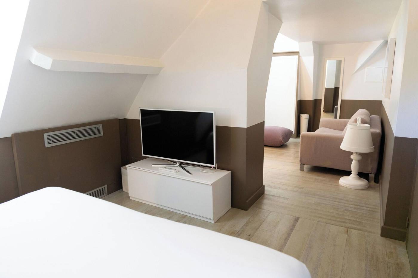 White-1921-Saint-Tropez-Room-22