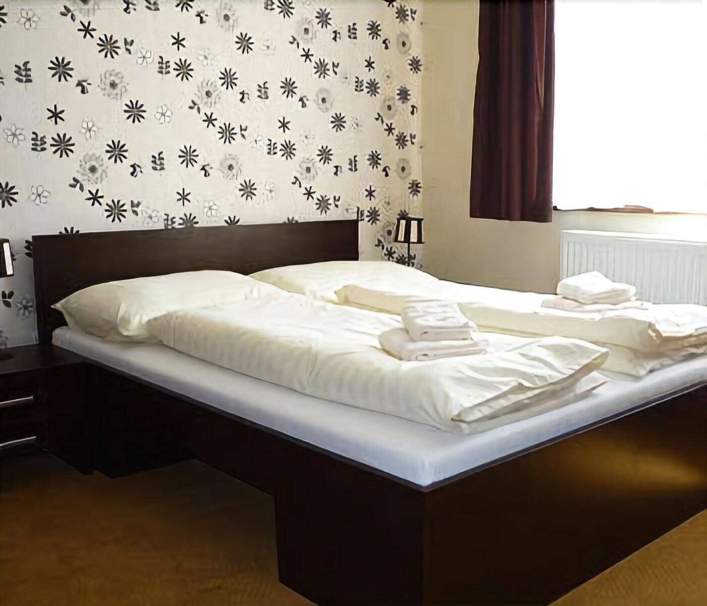 Hotel Galanta-Slovakia-GALANTA-Room-10