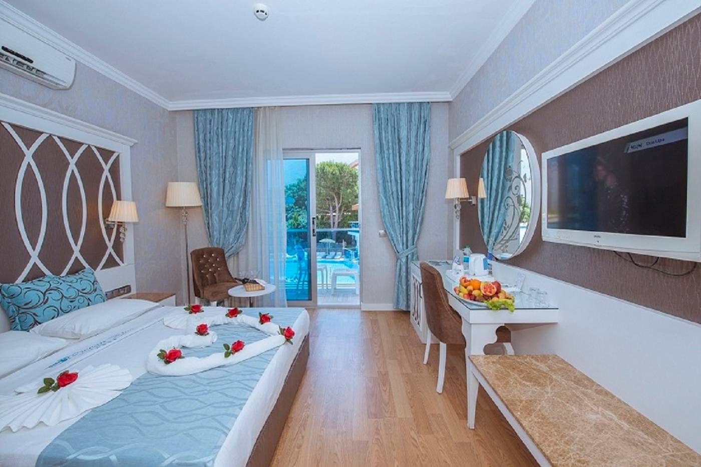 Ocean-Blue-High-Class-Hotel-Room-24