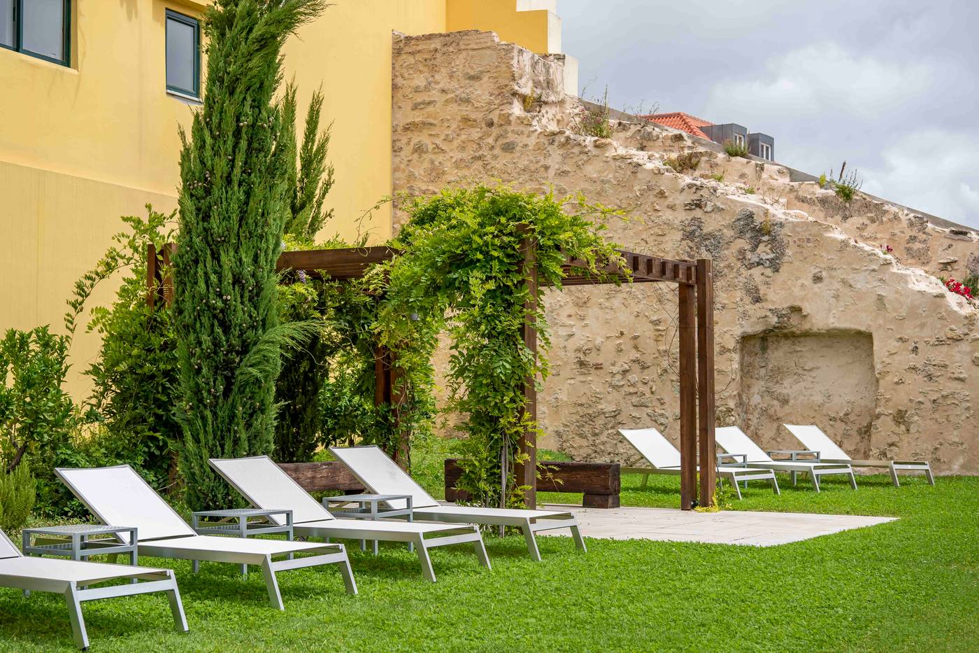 Tandem-Palacio-Alfama-Suites-Pool-43