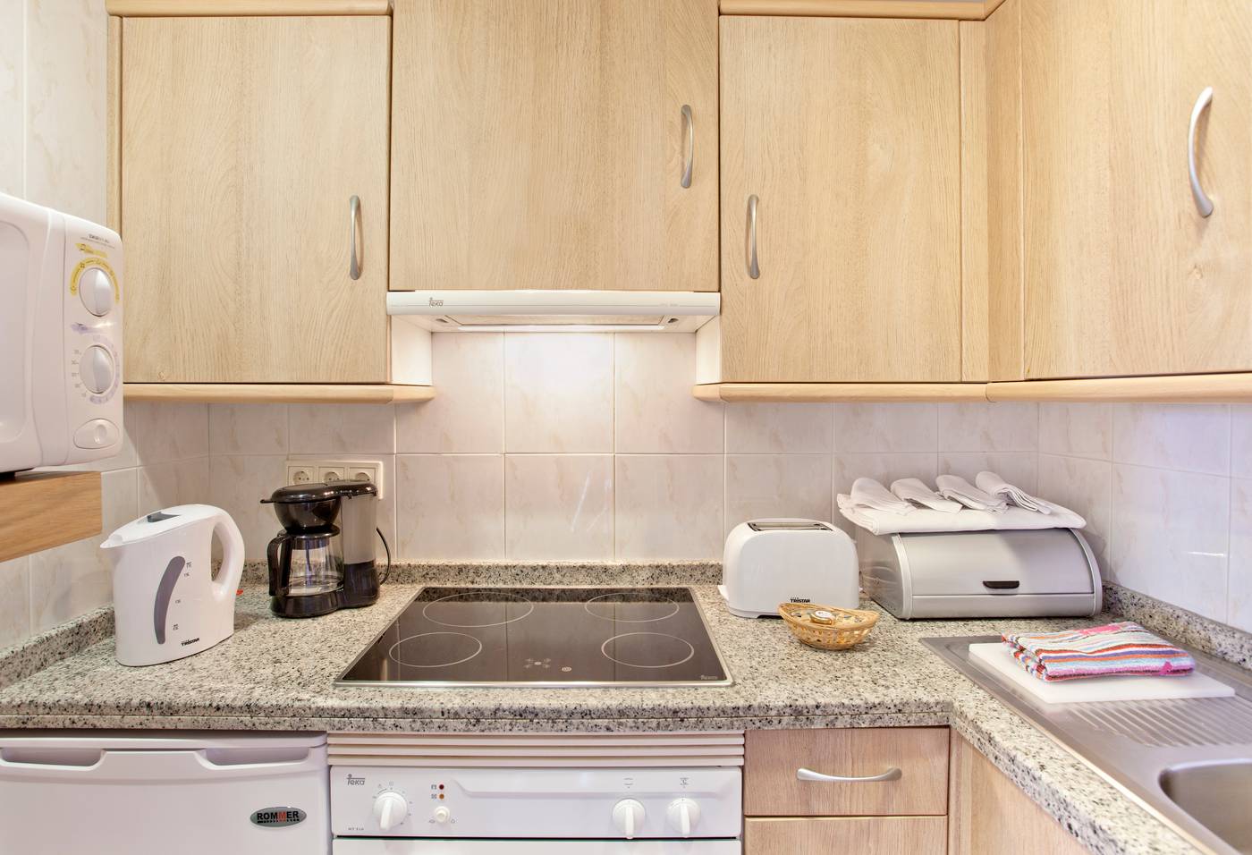 Sunset-Beach-Club-Room-32