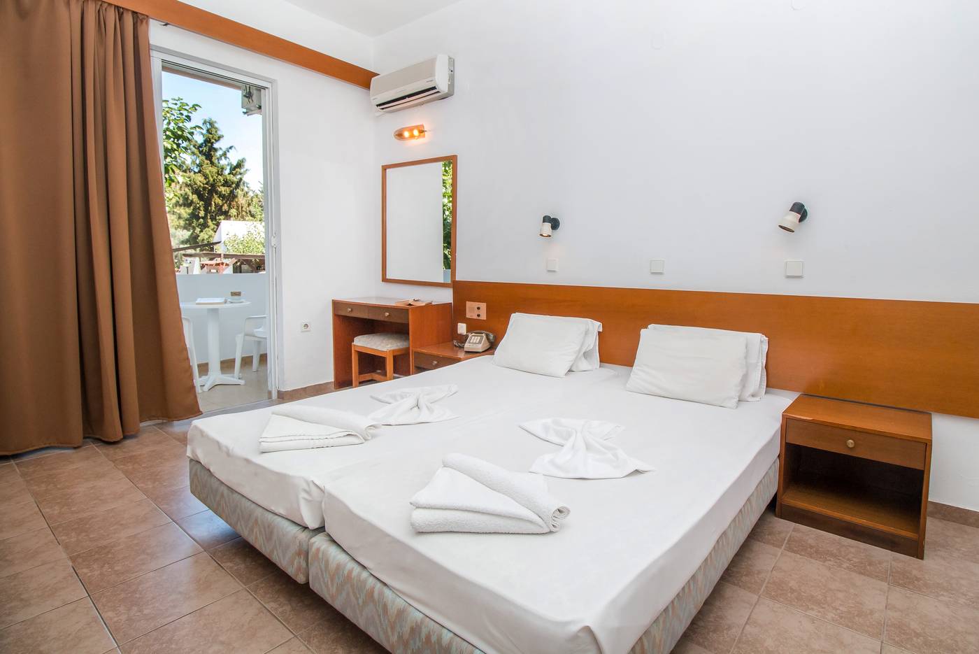 Achousa-Hotel--Room-22