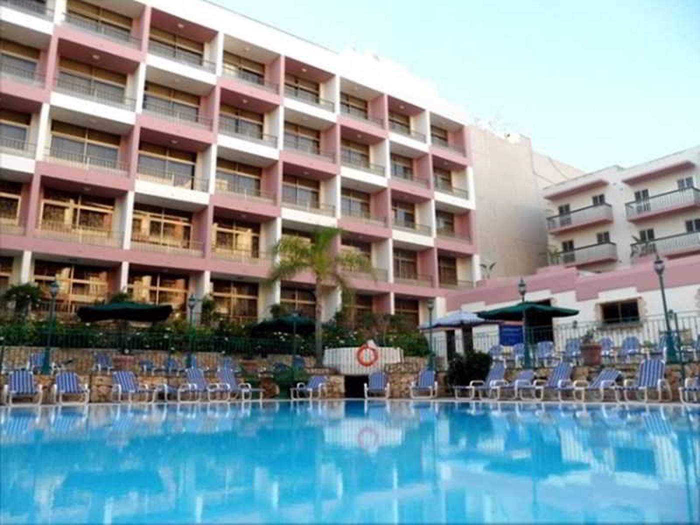 The-Santa-Maria-Hotel-Pool-2