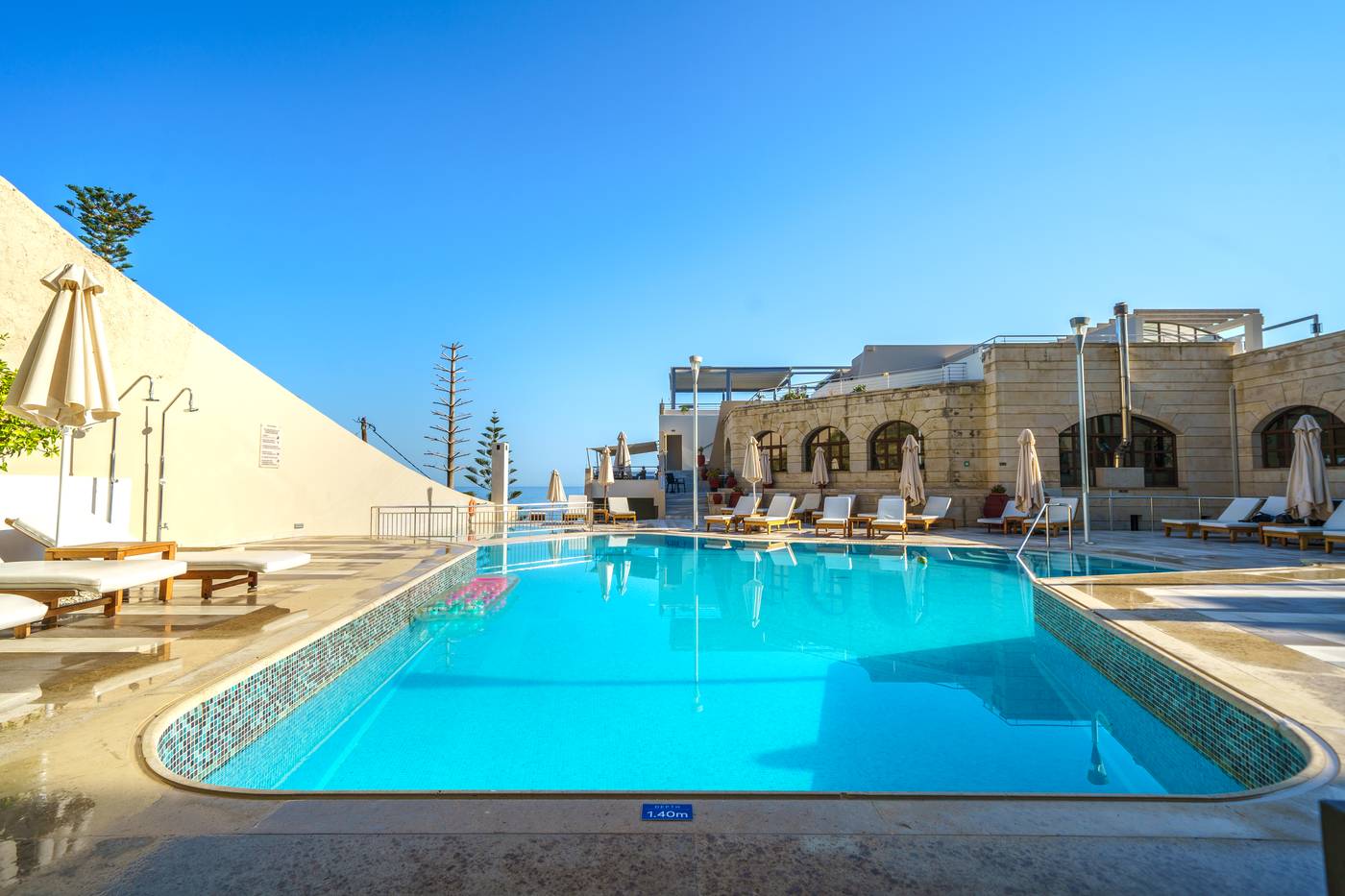 Macaris-Suites-and-Spa-Pool-4