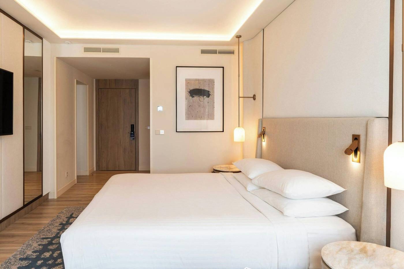 Courtyard-Madrid-Princesa-Room-41